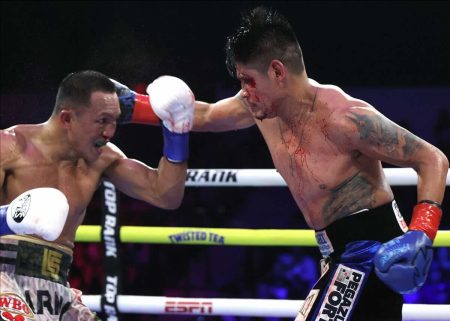 Emanuel Navarrete vs Charly Suarez (Cortesía: Mikey Williams/Top Rank