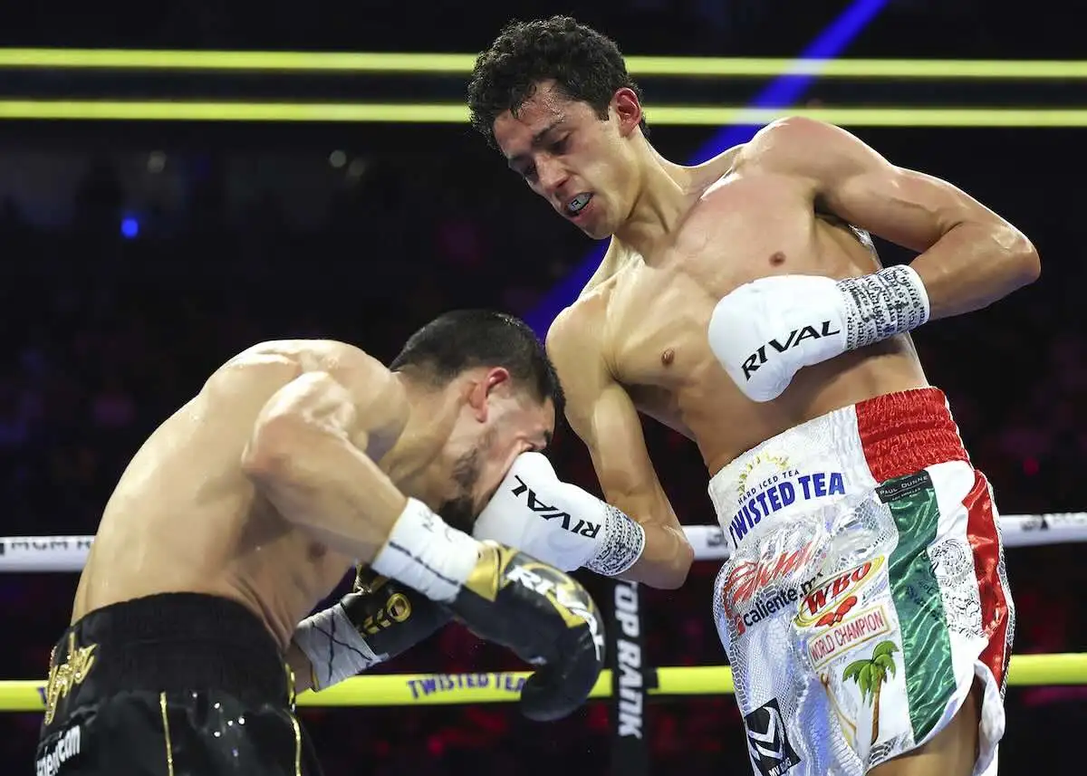 Espinoza vs. Vázquez (Cortesía: Mikey Williams/Top Rank)