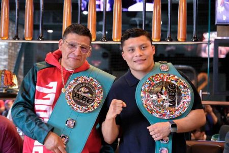 Isaac Cruz (Padre) junto a su hijo Isaac “Pitbull” Cruz
