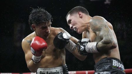 Ricky Medina vs. Óscar Valdez (Cortesía: Zanfer Boxing)