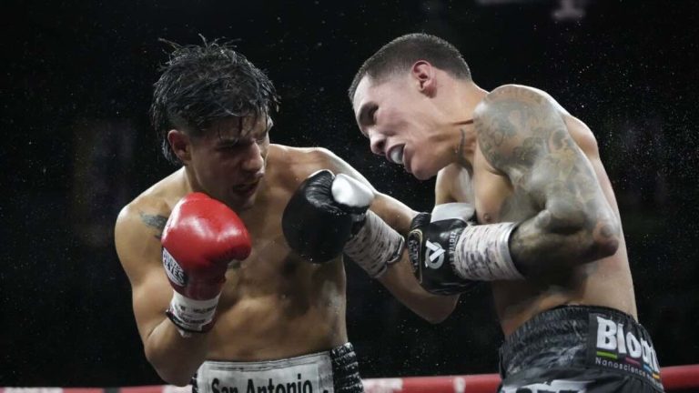 Ricky Medina vs. Óscar Valdez (Cortesía: Zanfer Boxing)