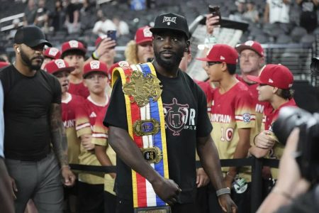 Terence Crawoford homenajeado