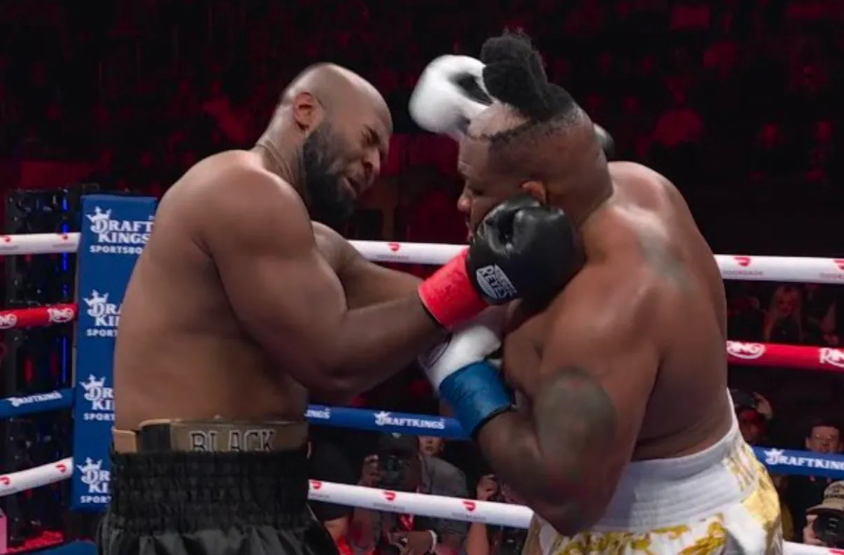 A Jarrel Miller se le despega el peluquín