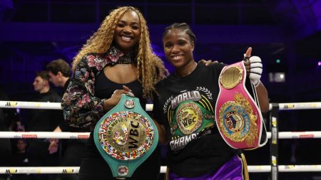 Claressa Shields y Caroline Dubois Claressa Shields y Caroline Dubois (Crédito: Mark Robinson / Most Valuable Promotions)