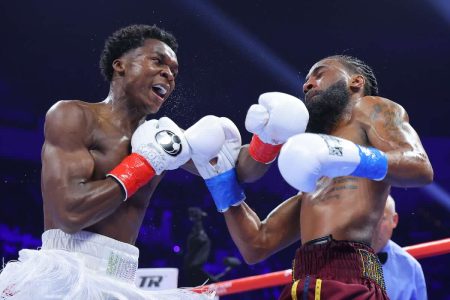 Abdullah Mason vs Albert Bell Abdullah Mason vs Albert Bell (Cortesía: Top Rank)