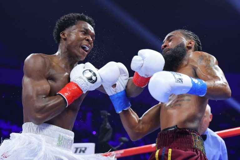 Abdullah Mason vs Albert Bell (Cortesía: Top Rank)