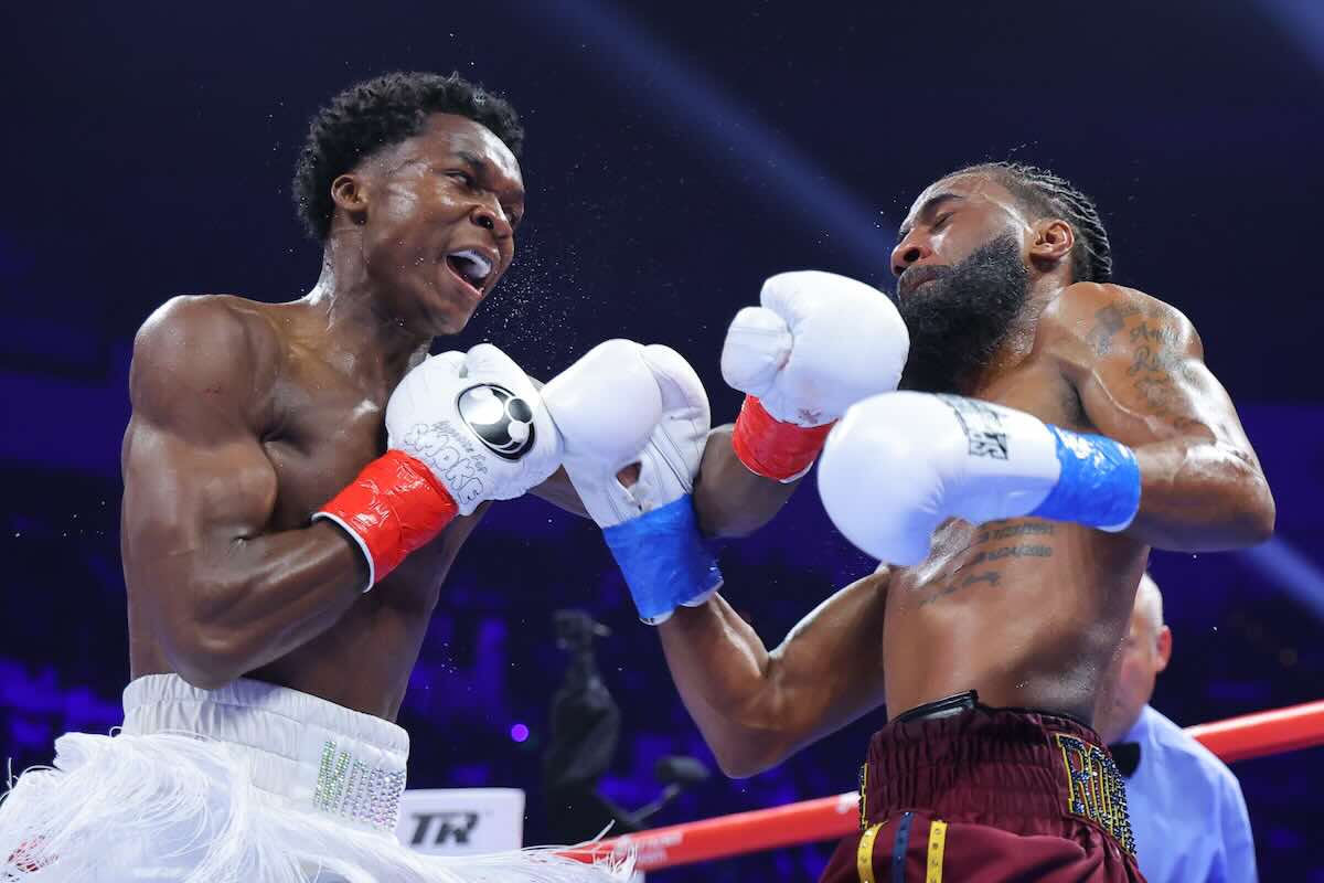 Abdullah Mason vs Albert Bell (Cortesía: Top Rank)