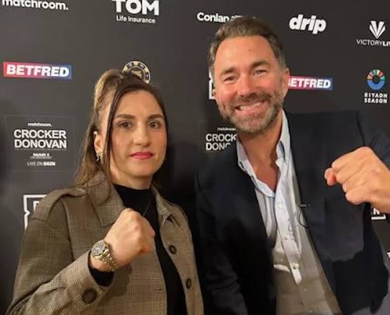 Elif Nur Turhan y Eddie Hearn Elif Nur Turhan y Eddie Hearn