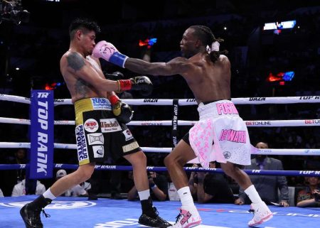 Emanuel Navarrete vs OShaquie Foster 2 O'Shaquie Foster vs Emanuel Navarrete (Crédito de la foto: Sumio Yamada)