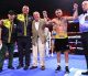 Team Lomachenko junto a Bob Atum (Fotos: Mikey Williams / Top Rank vía Getty Images)