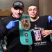 Teófimo López junto a su padre (Mikey Williams / Top Rank)